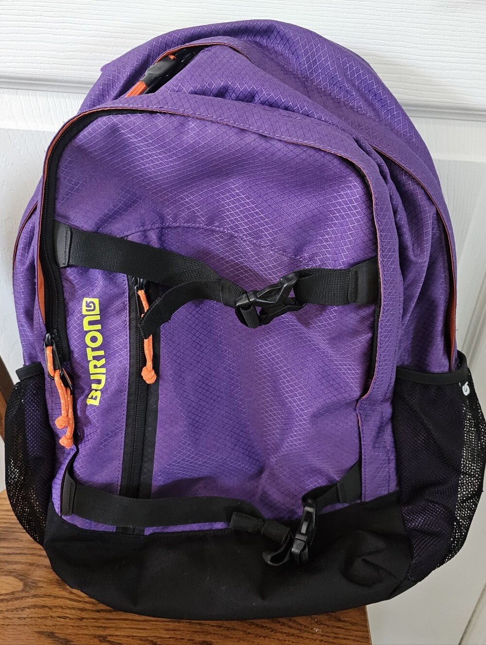 Burton Day Hiker Backpack Purple Board Carry Snowboard Skate Laptop Bag